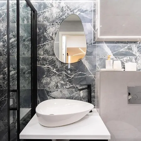 Luxurious Center By New York Cafe Apartman