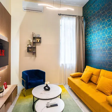 Luxurious Center By New York Cafe