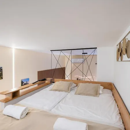 Luxurious Center By New York Cafe Apartament *
