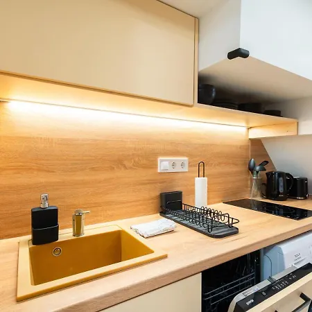 Luxurious Center By New York Cafe Διαμέρισμα *