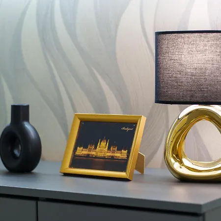 Luxurious Center By New York Cafe Apartman