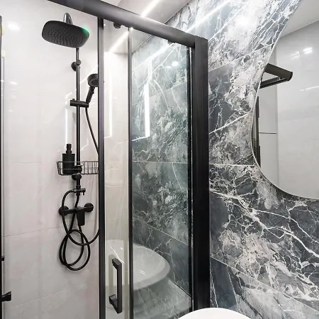 Luxurious Center By New York Cafe Apartament